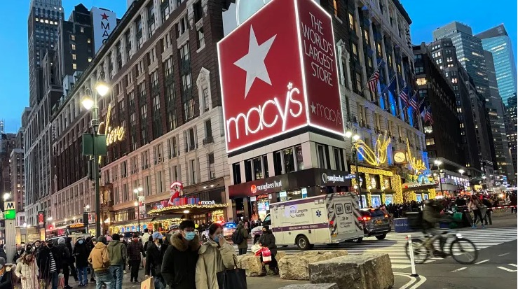 Macy’s reaches a settlement with activist investors and adds two new directors.